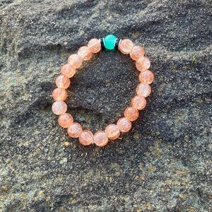 Handmade Peach Crackle Glass Beaded Bracelet with Turquoise Accent